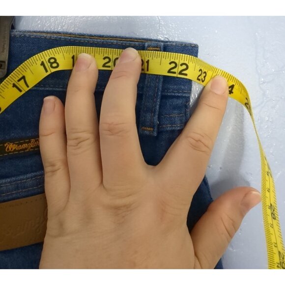 Wrangler Men Denim Jeans Size 46x30 Relaxed Fit Blue Cotton Classic Straight Leg - Picture 10 of 10